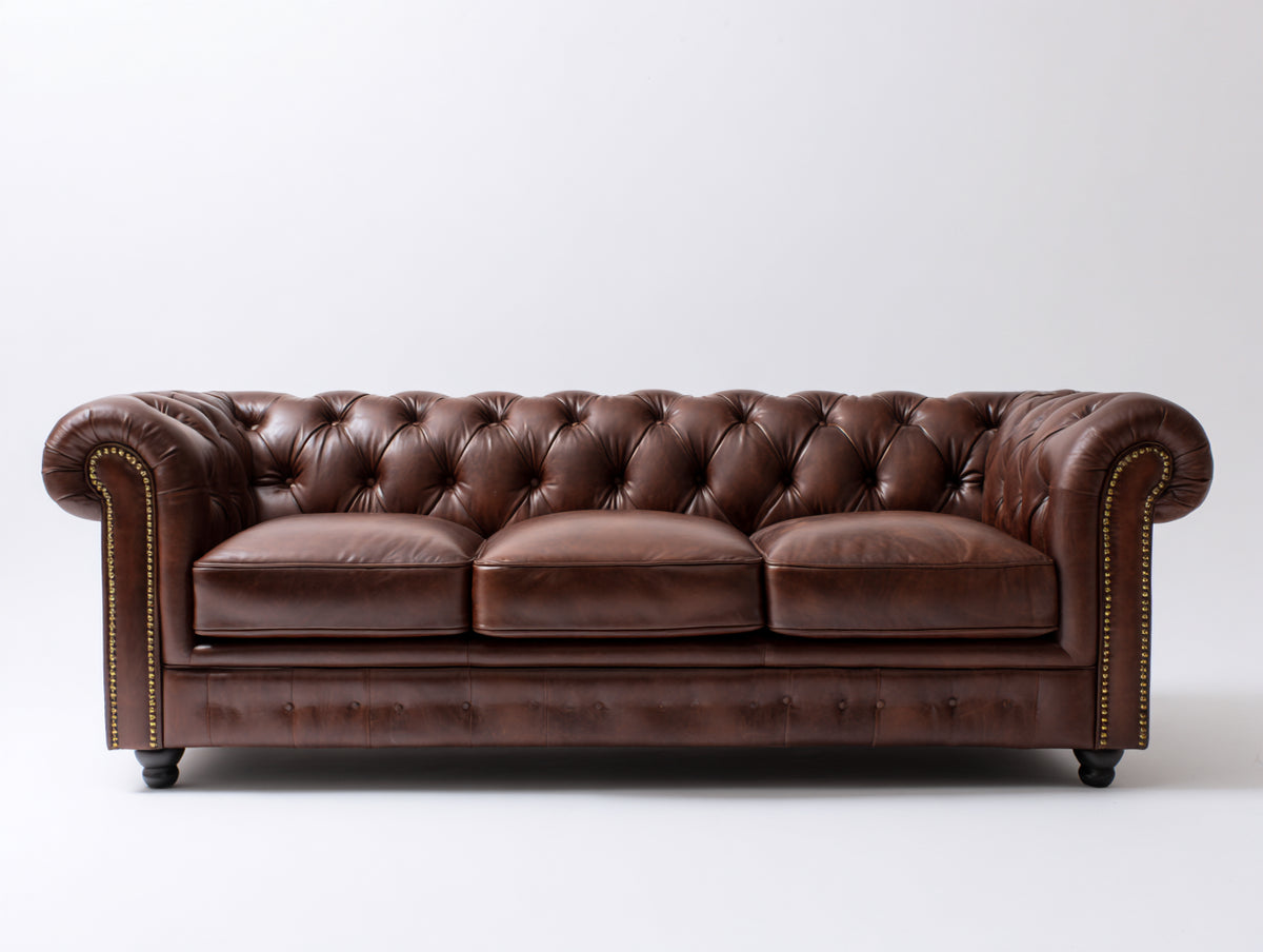 Sofá de 3 plazas tapizado 220 x 95 x 78 cm - marrón - diseño capitoné con reposabrazos enrollados